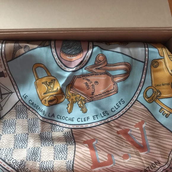SOLD Authentic LV scarf - Picture 6 of 7